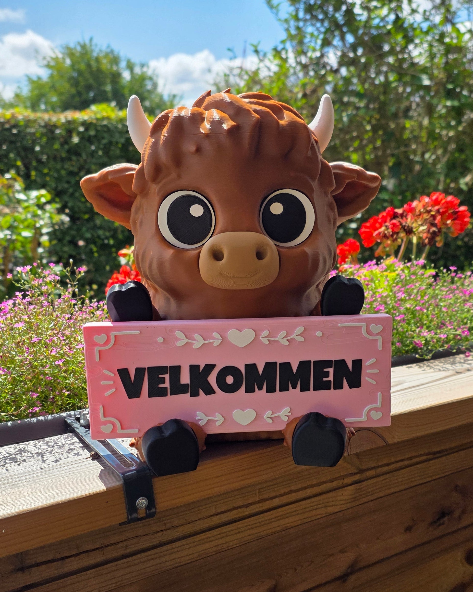 Velkommen-skilt med highland-ko i lyserød – standardversion med hjerte