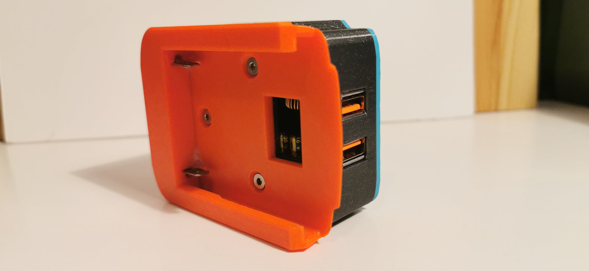 BOSCH 18V USB Charging Adapter – Power Your Devices On-Site
