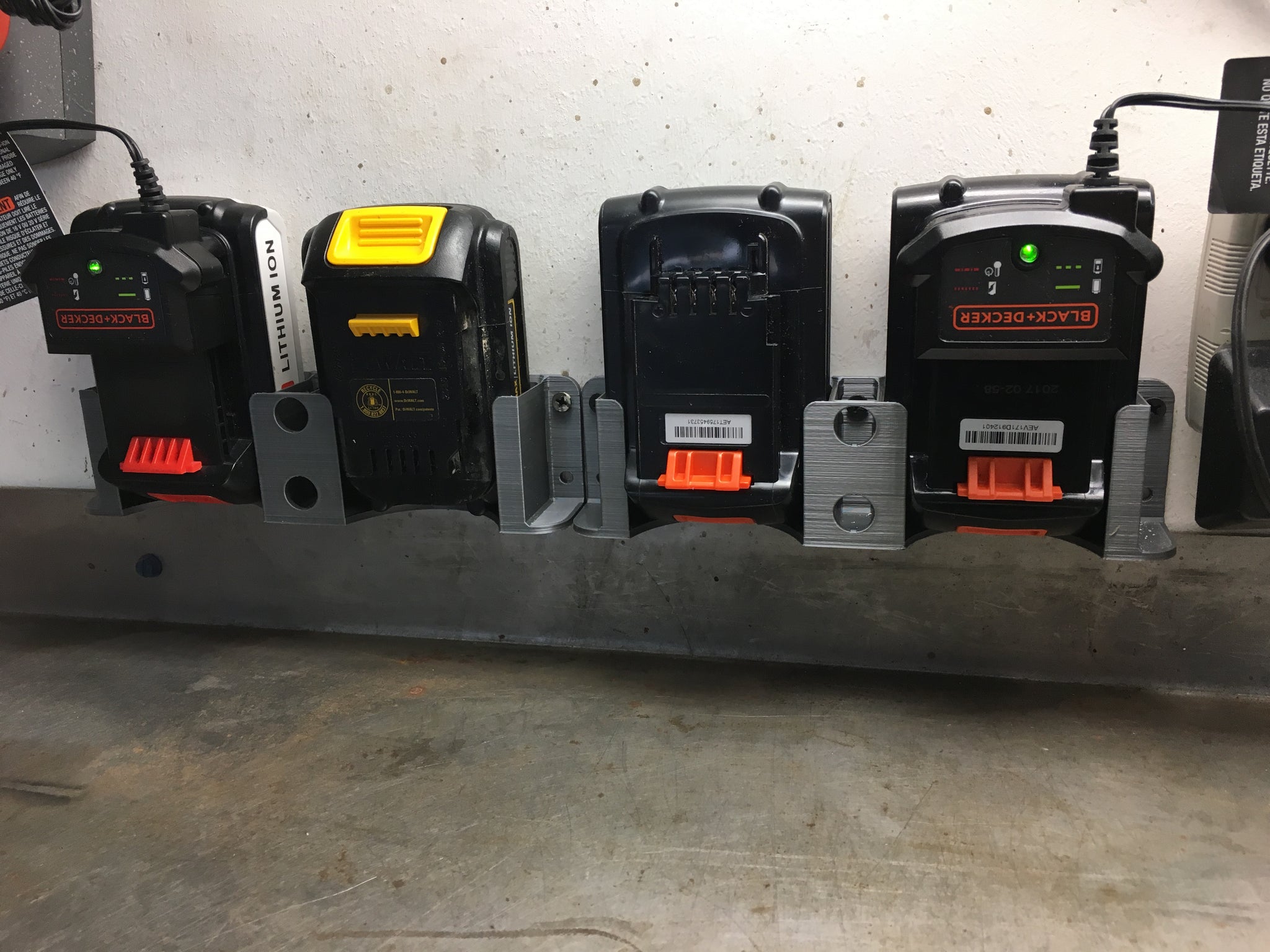 Black & Decker / DeWalt 20V Battery Holder – Single or Twin