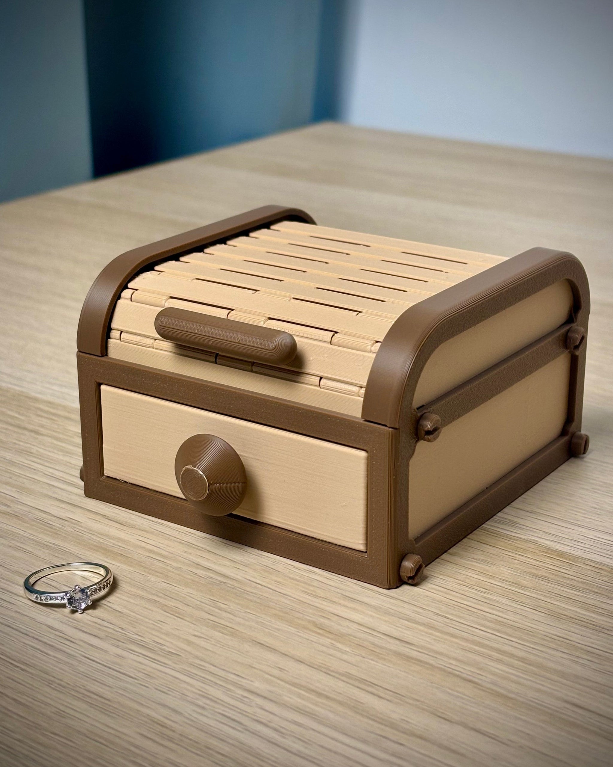 Roll-Top Organizer Box – Compact Desktop Storage