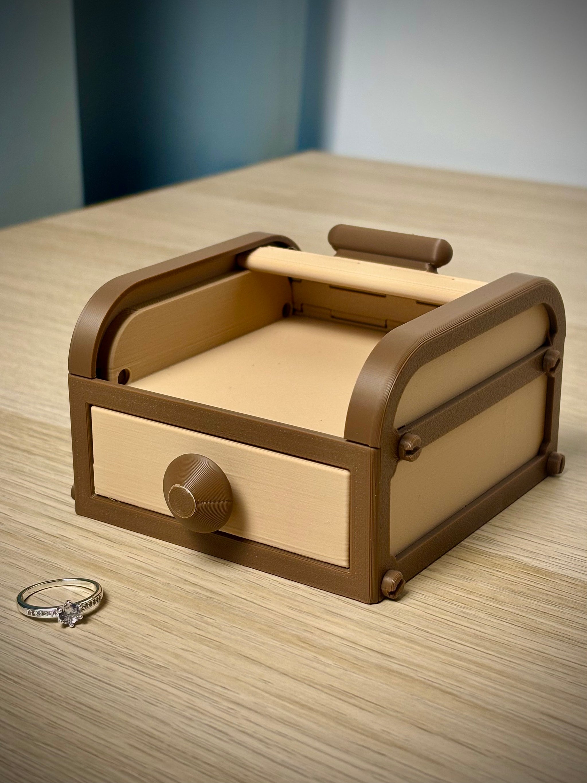 Roll-Top Organizer Box – Compact Desktop Storage