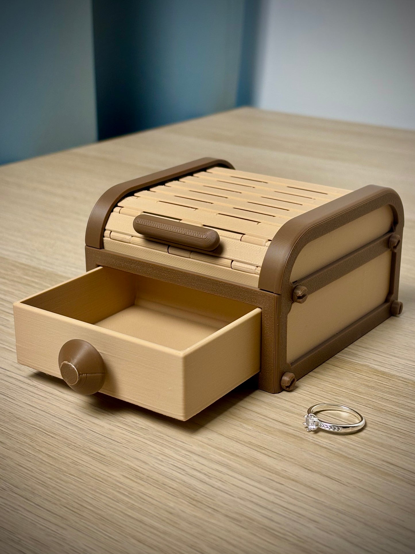 Roll-Top Organizer Box – Compact Desktop Storage