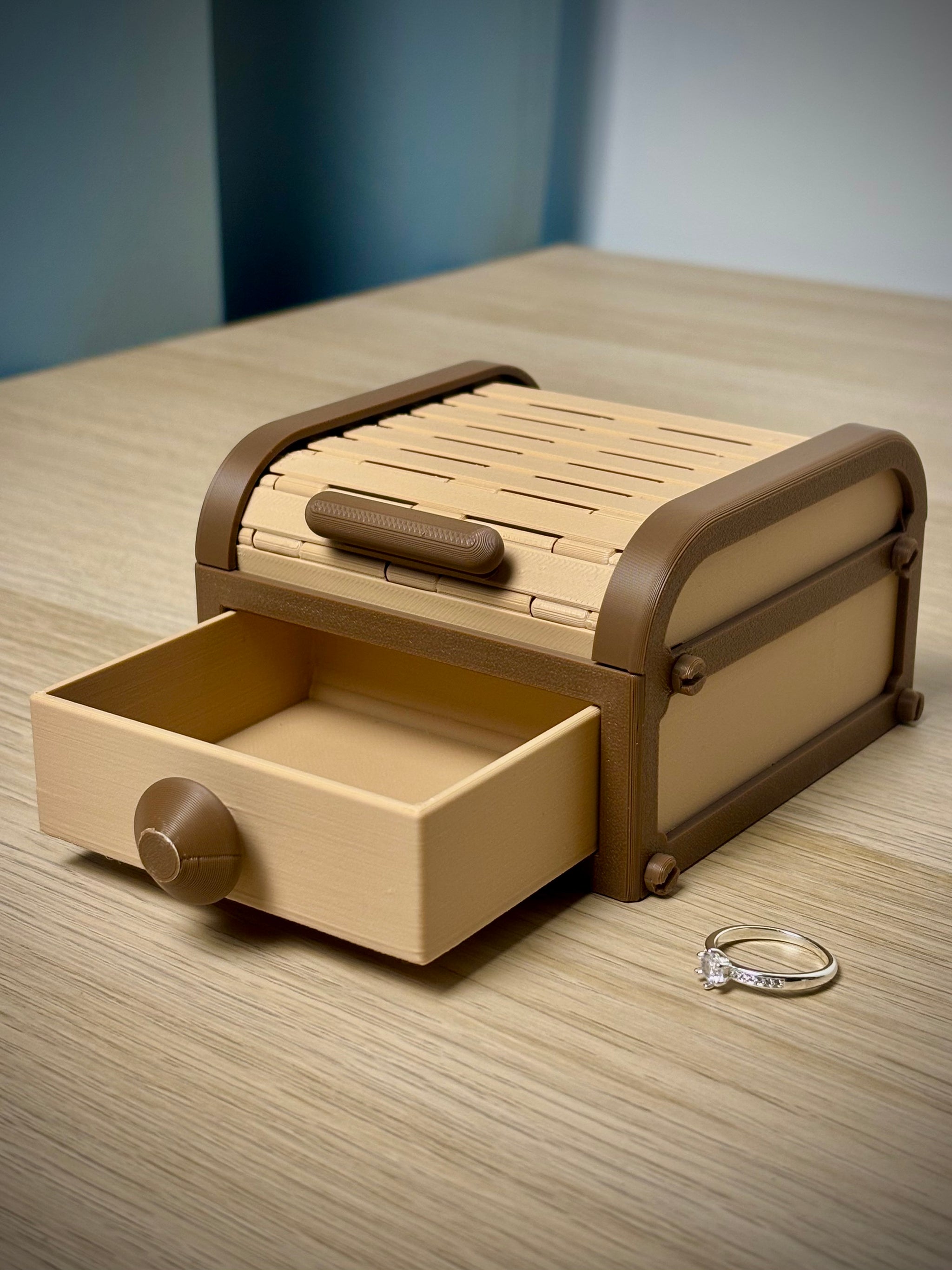 Roll-Top Organizer Box – Compact Desktop Storage