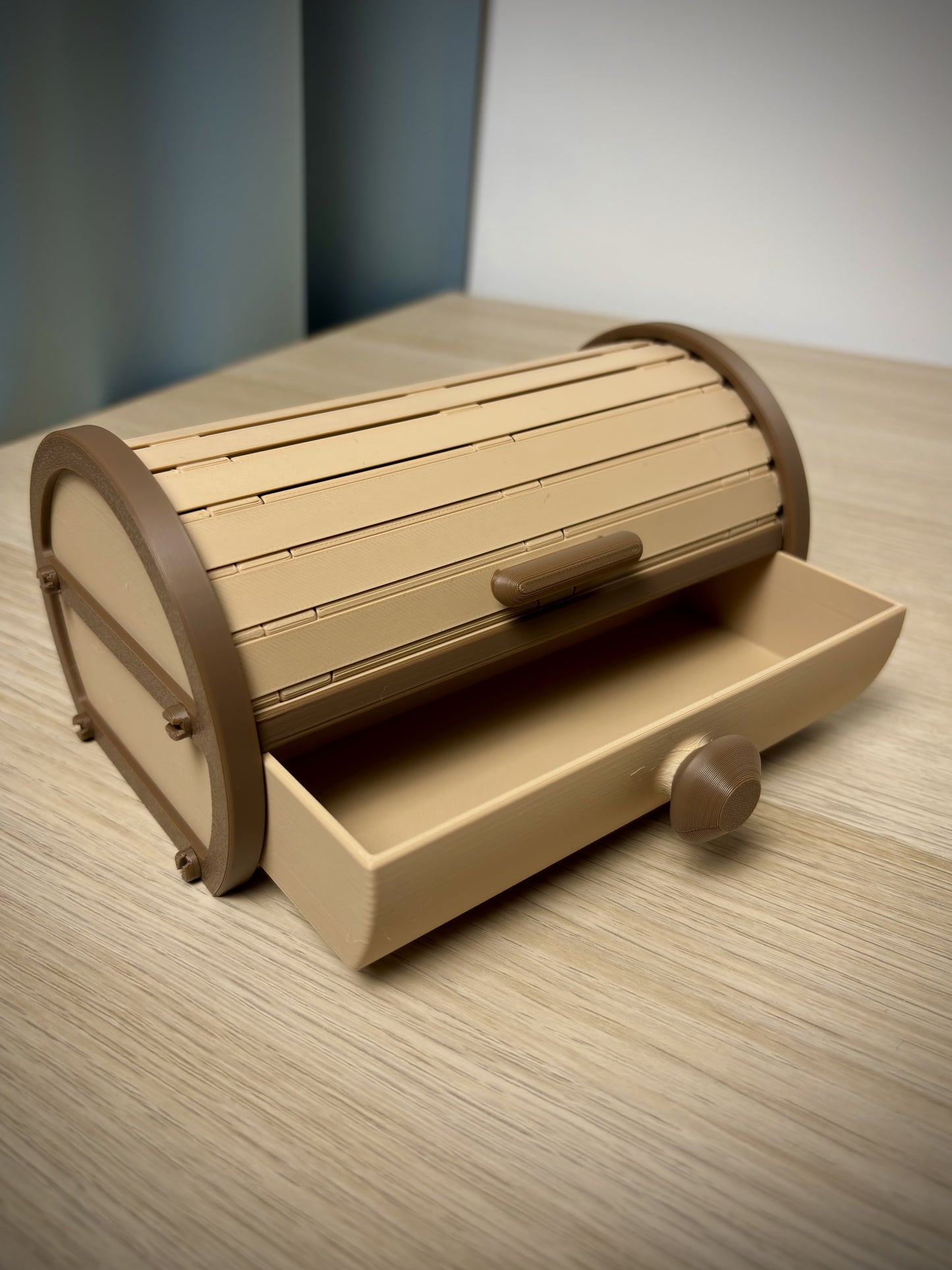 Zylindrische Aufbewahrungsbox mit Rollldeckel und Ausziehschublade