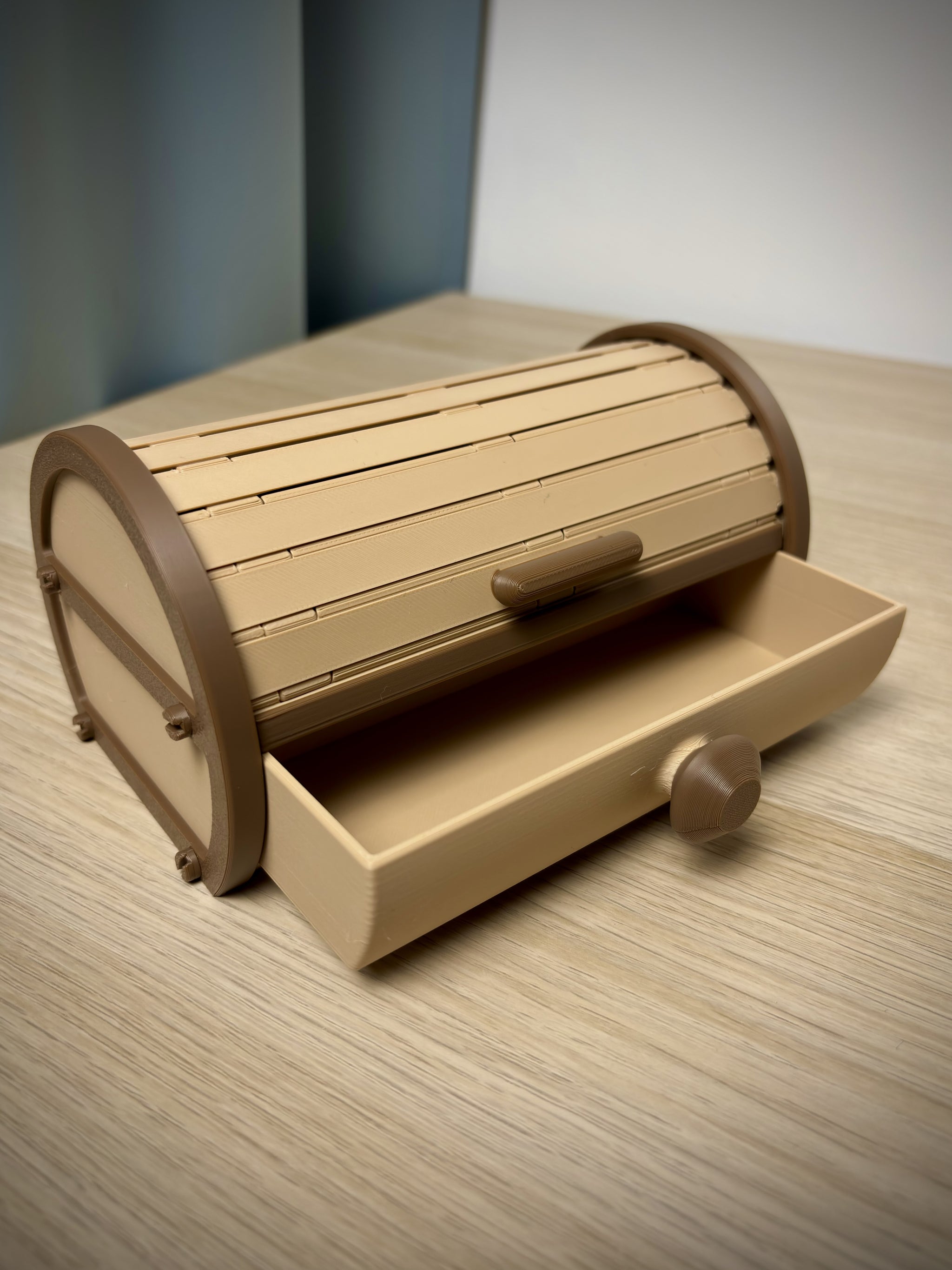 Zylindrische Aufbewahrungsbox mit Rollldeckel und Ausziehschublade