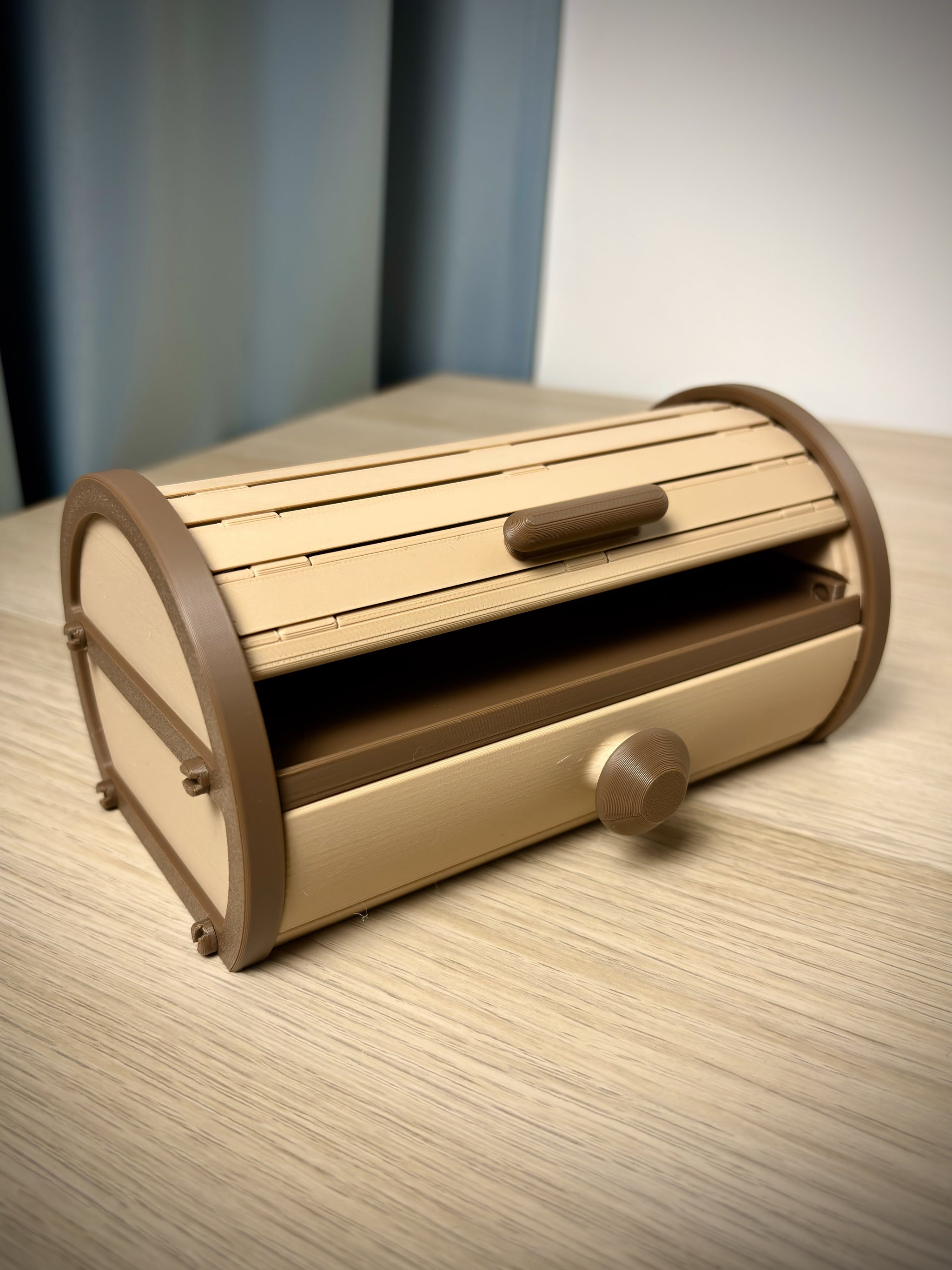 Zylindrische Aufbewahrungsbox mit Rollldeckel und Ausziehschublade