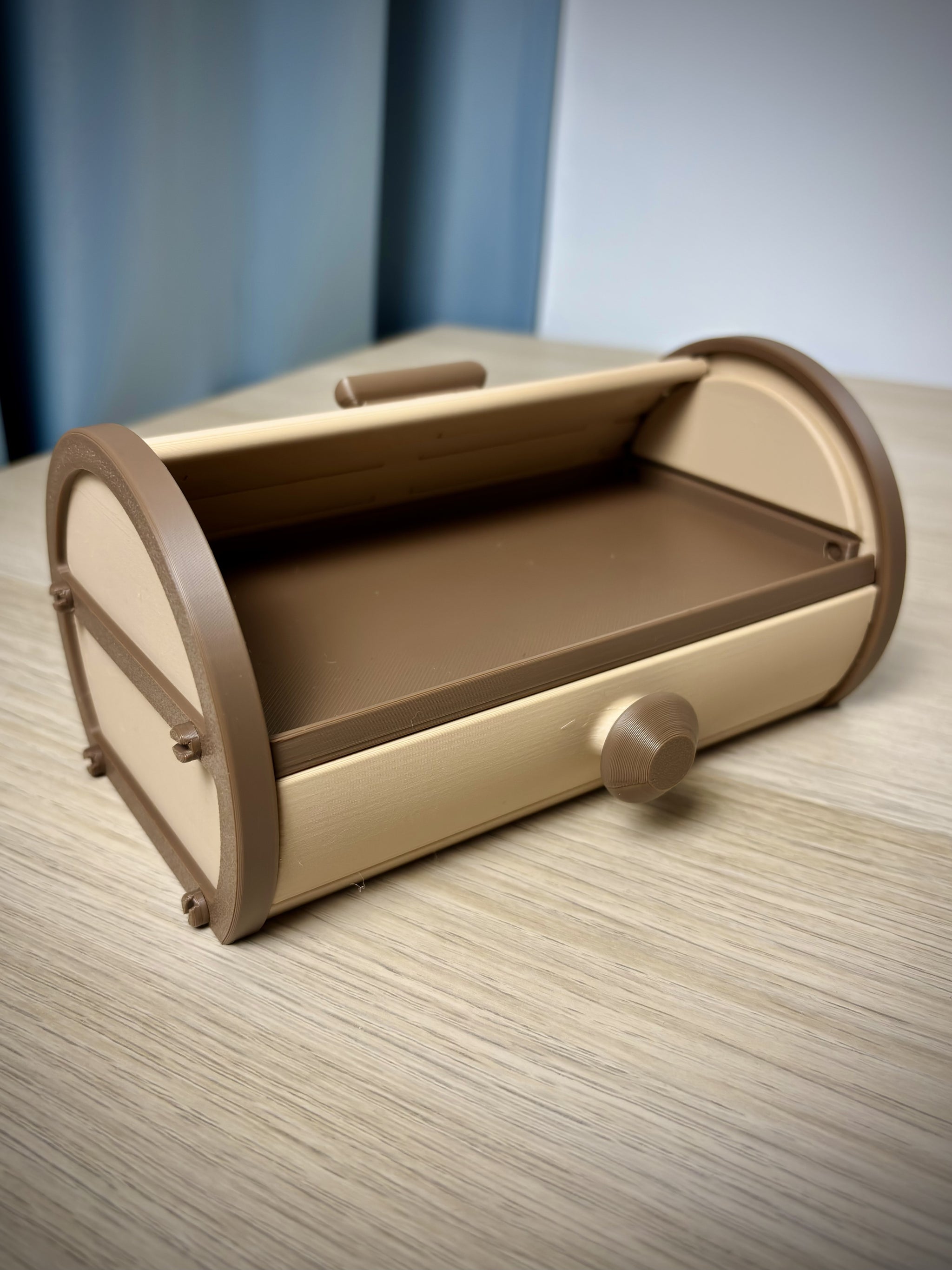 Zylindrische Aufbewahrungsbox mit Rollldeckel und Ausziehschublade