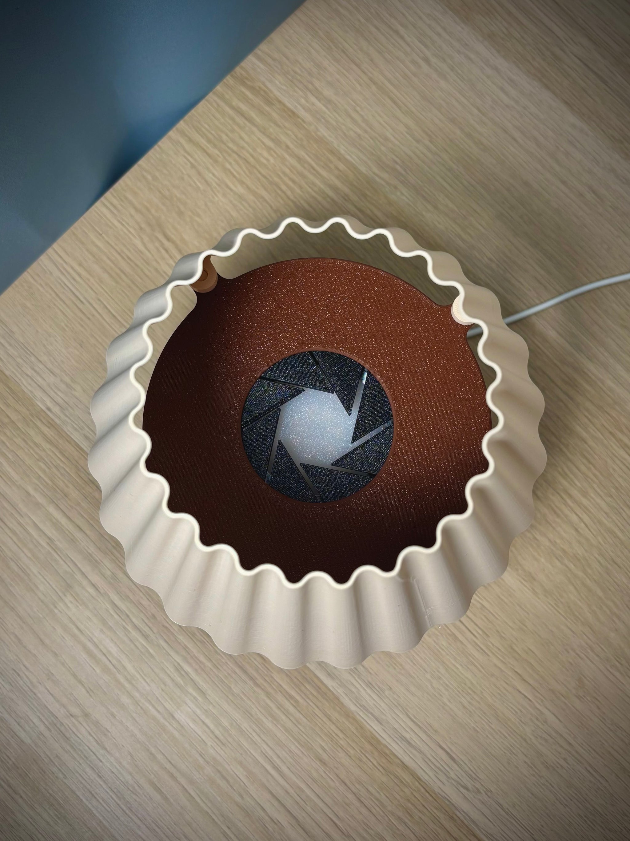 Iris Lamp with Adjustable Light Control – Twist to Dim