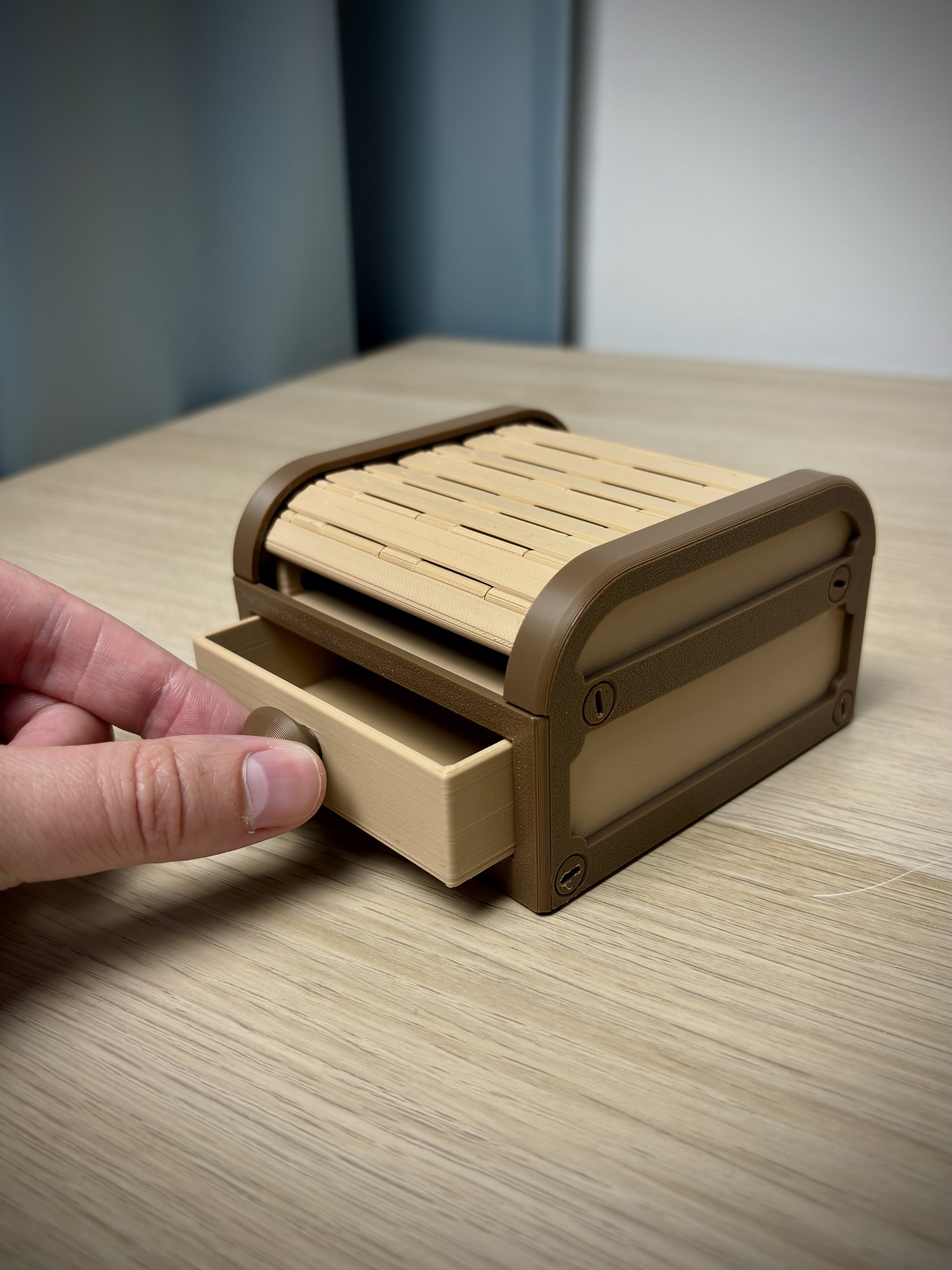 Aufbewahrungsbox mit Rolldeckel – für Schreibtisch und Schmuck