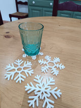 Set mit 4 Untersetzern in Schneeflockenform
