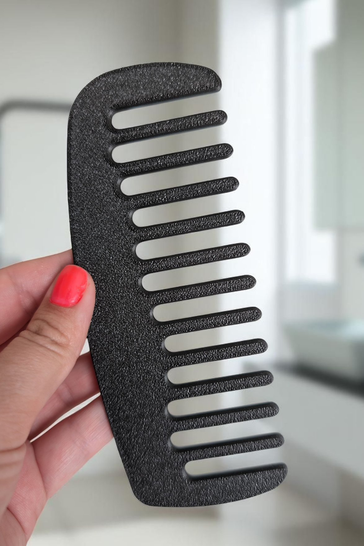 Detail of rounded tooth tips on staggered hair comb