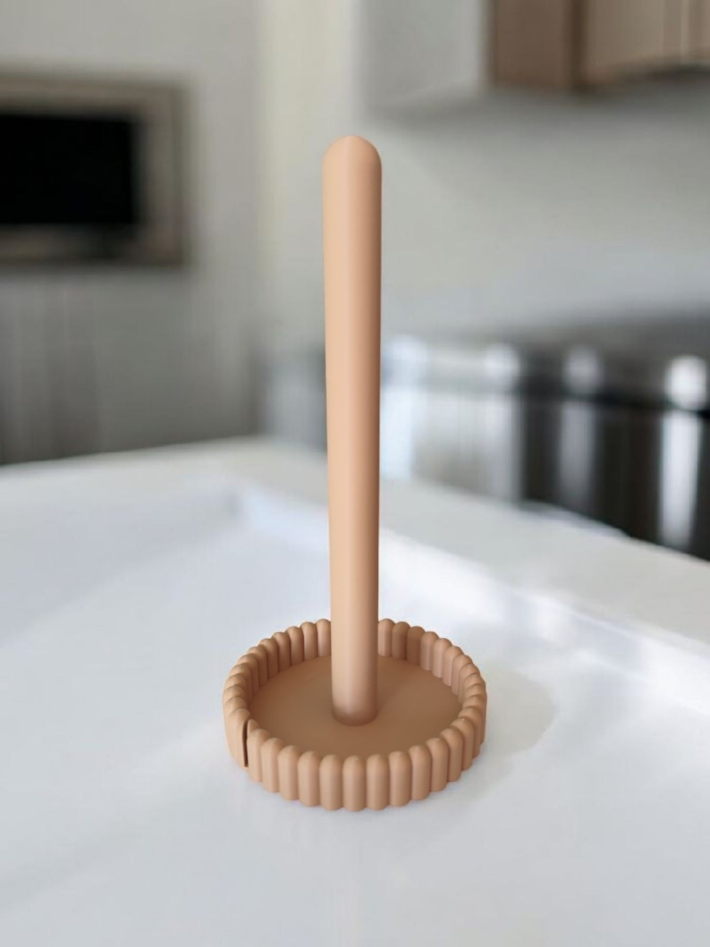Minimalist paper towel holder with smooth bars and rounded base