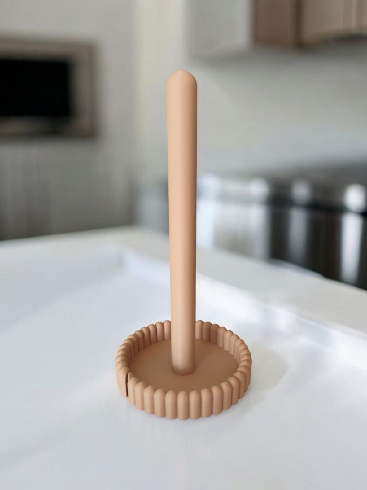 Minimalist paper towel holder with smooth bars and rounded base