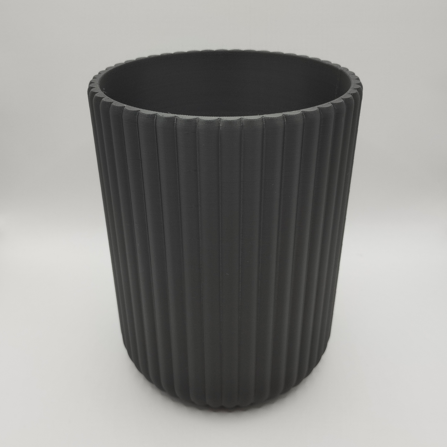 Ribbed surface of kitchen utensil holder catching light, texture detail