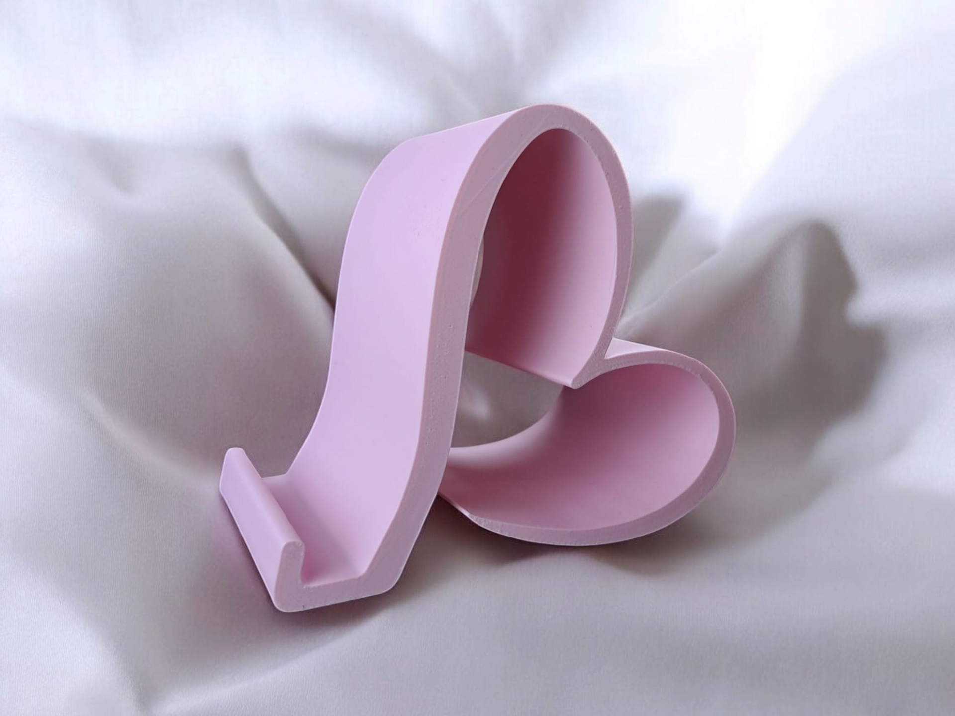 Detail view of Valentine smartphone holder's smooth, curved surface