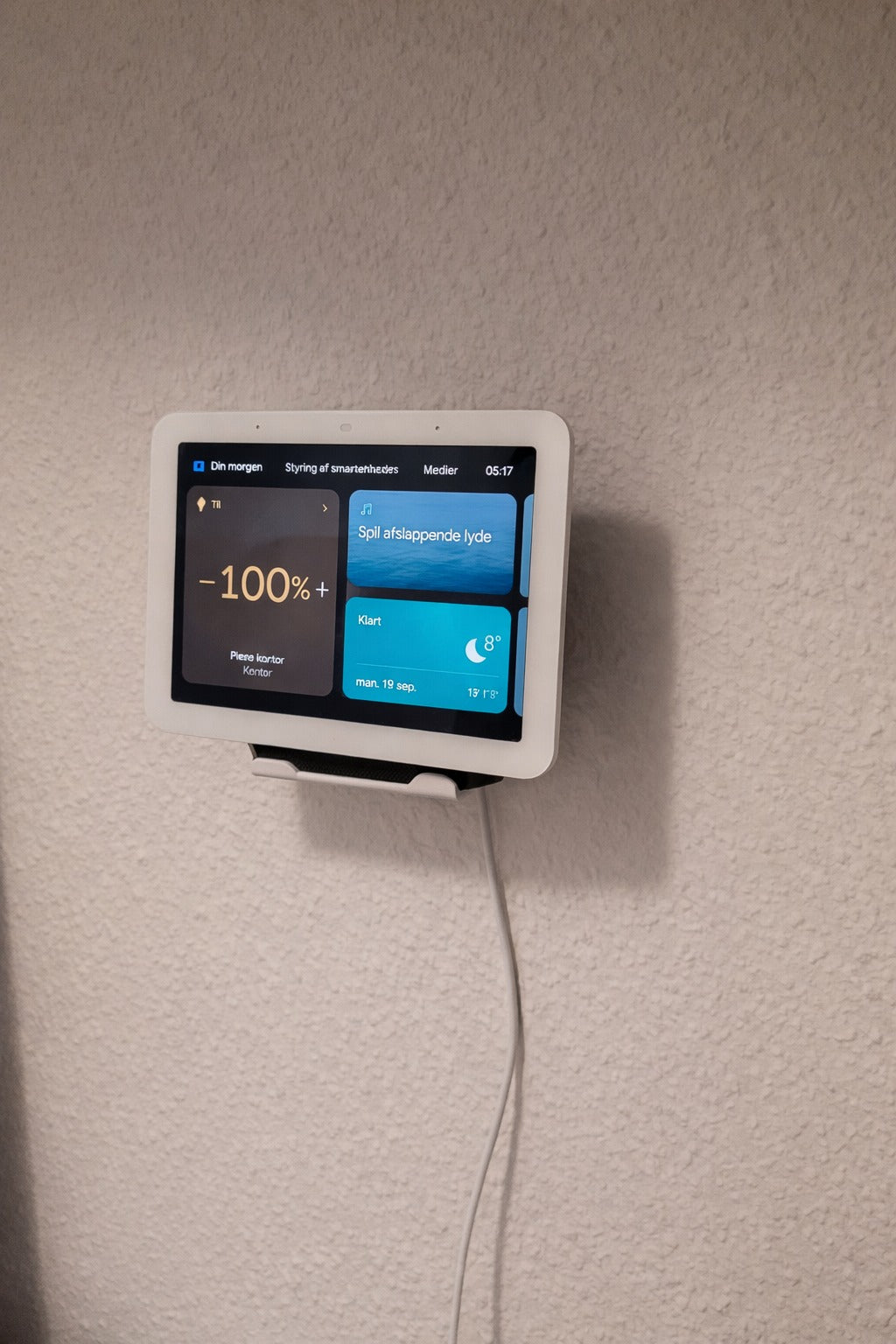 Google Nest Hub Wall Mount – Angled & Space-Saving
