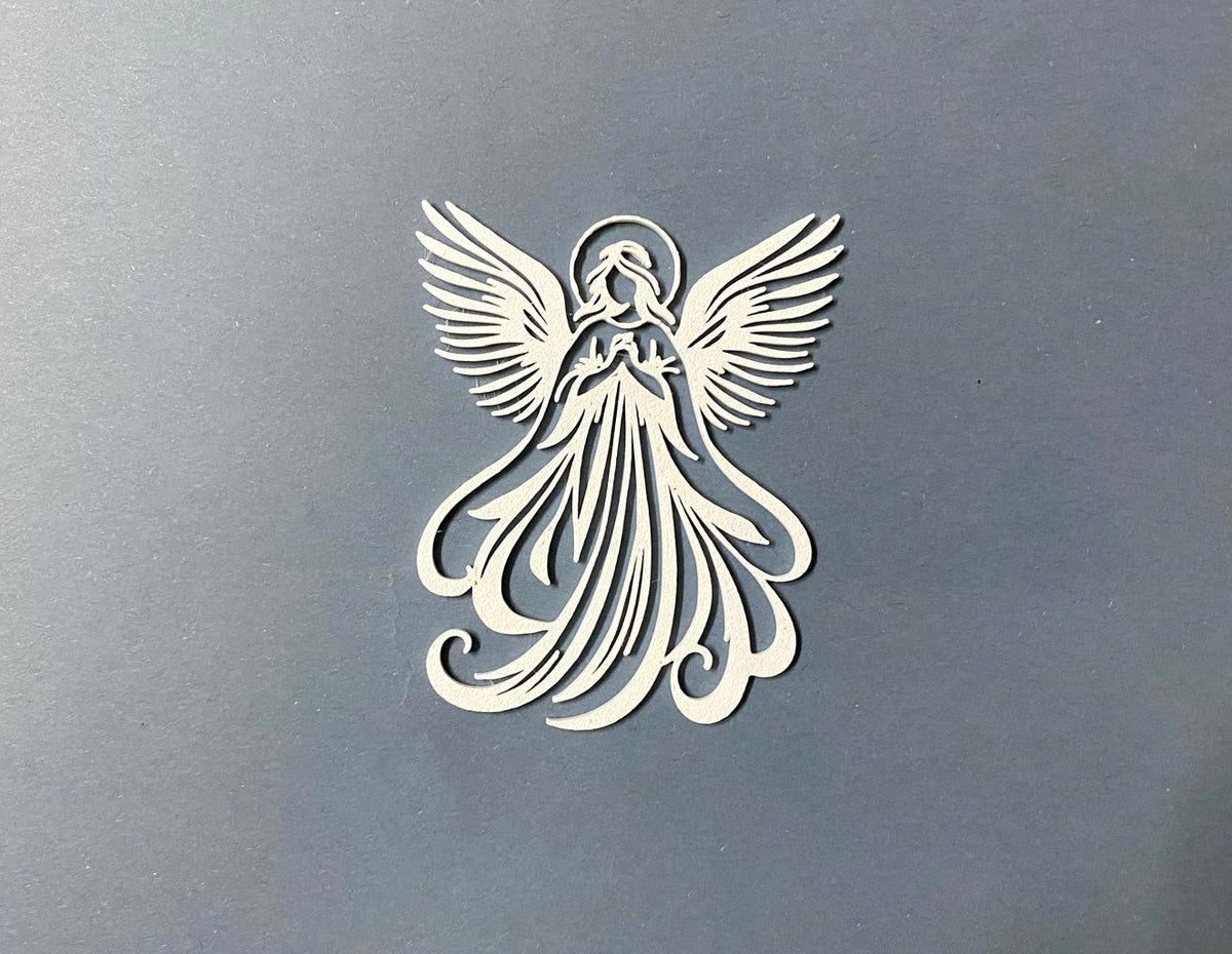 Engel als Christbaumschmuck mit eleganten Linien
