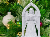 Viktorianischer Engel in gotischem Bogen als Christbaumschmuck