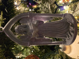 Viktorianischer Engel in gotischem Bogen als Christbaumschmuck
