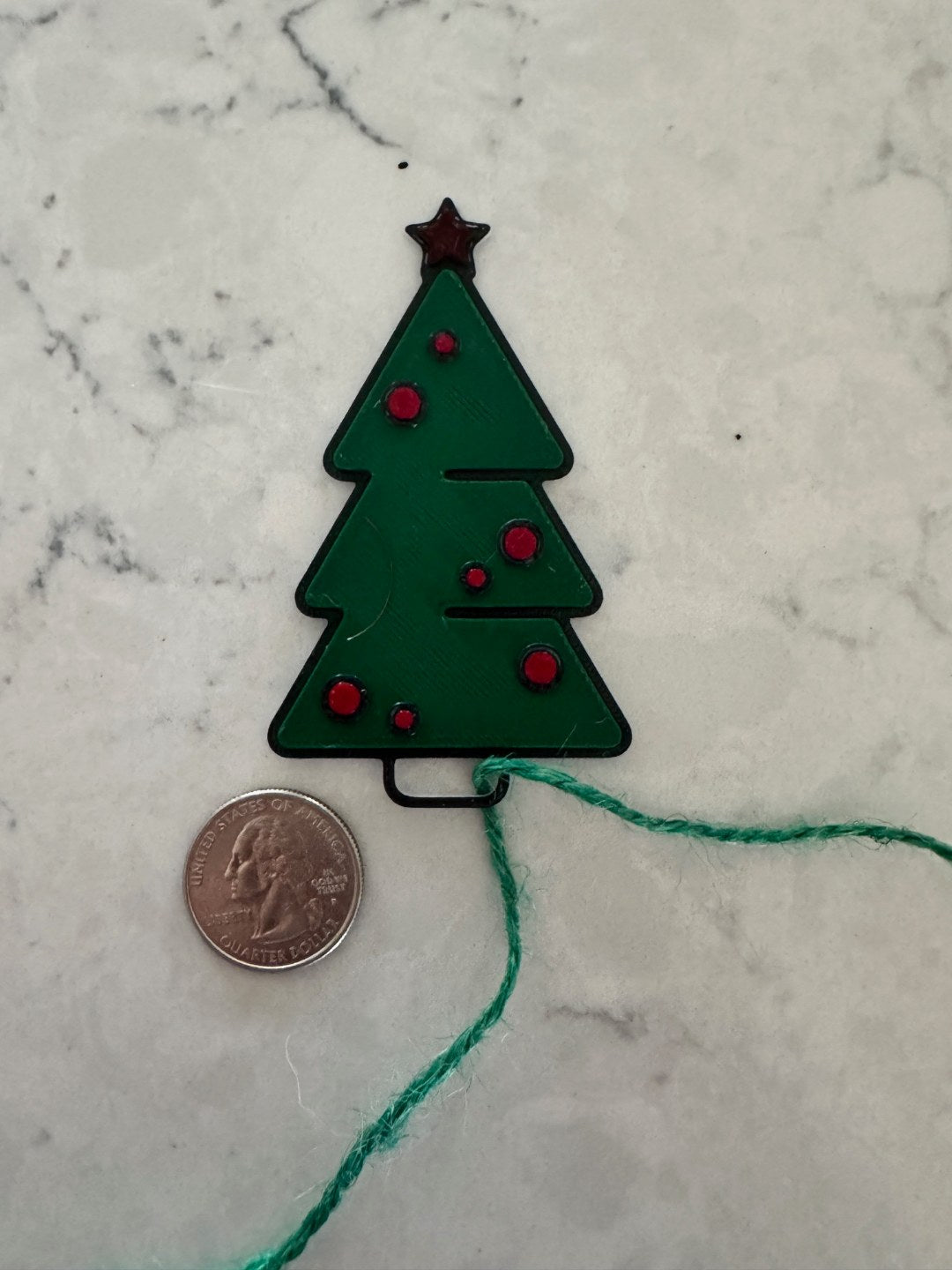 Geschenkanhänger in Form eines Weihnachtsbaums