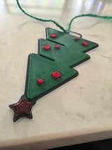 Geschenkanhänger in Form eines Weihnachtsbaums