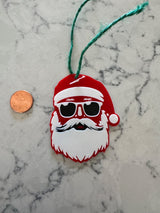 Geschenkanhänger mit coolem Weihnachtsmann mit Sonnenbrille