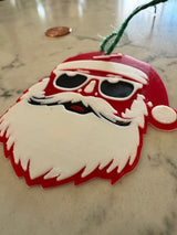 Geschenkanhänger mit coolem Weihnachtsmann mit Sonnenbrille