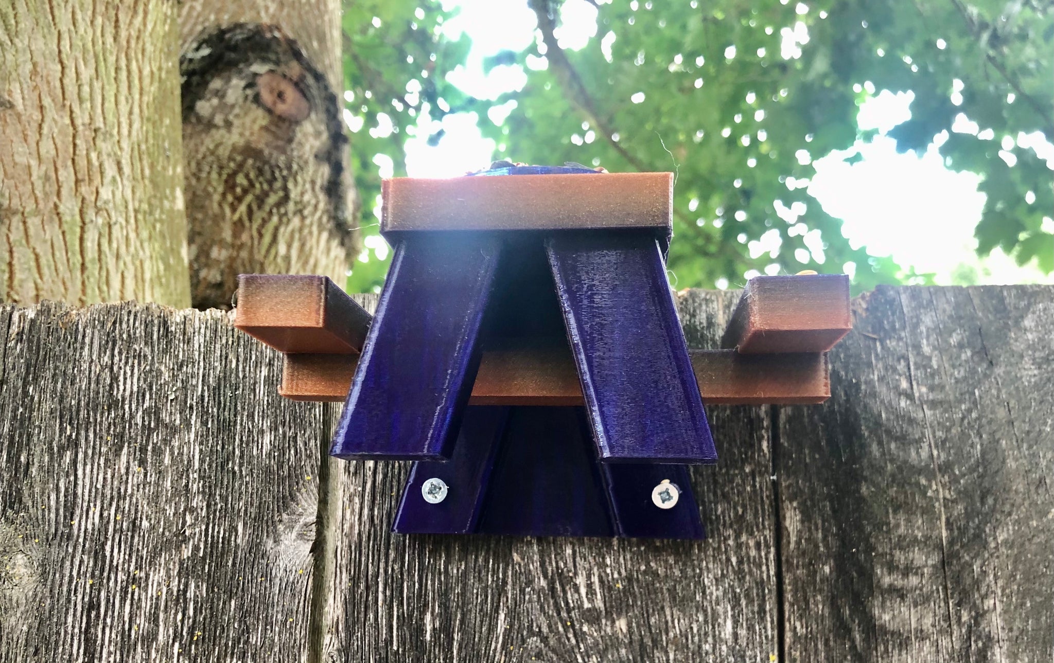 Squirrel Feeder Picnic Bench – Fence Mount
