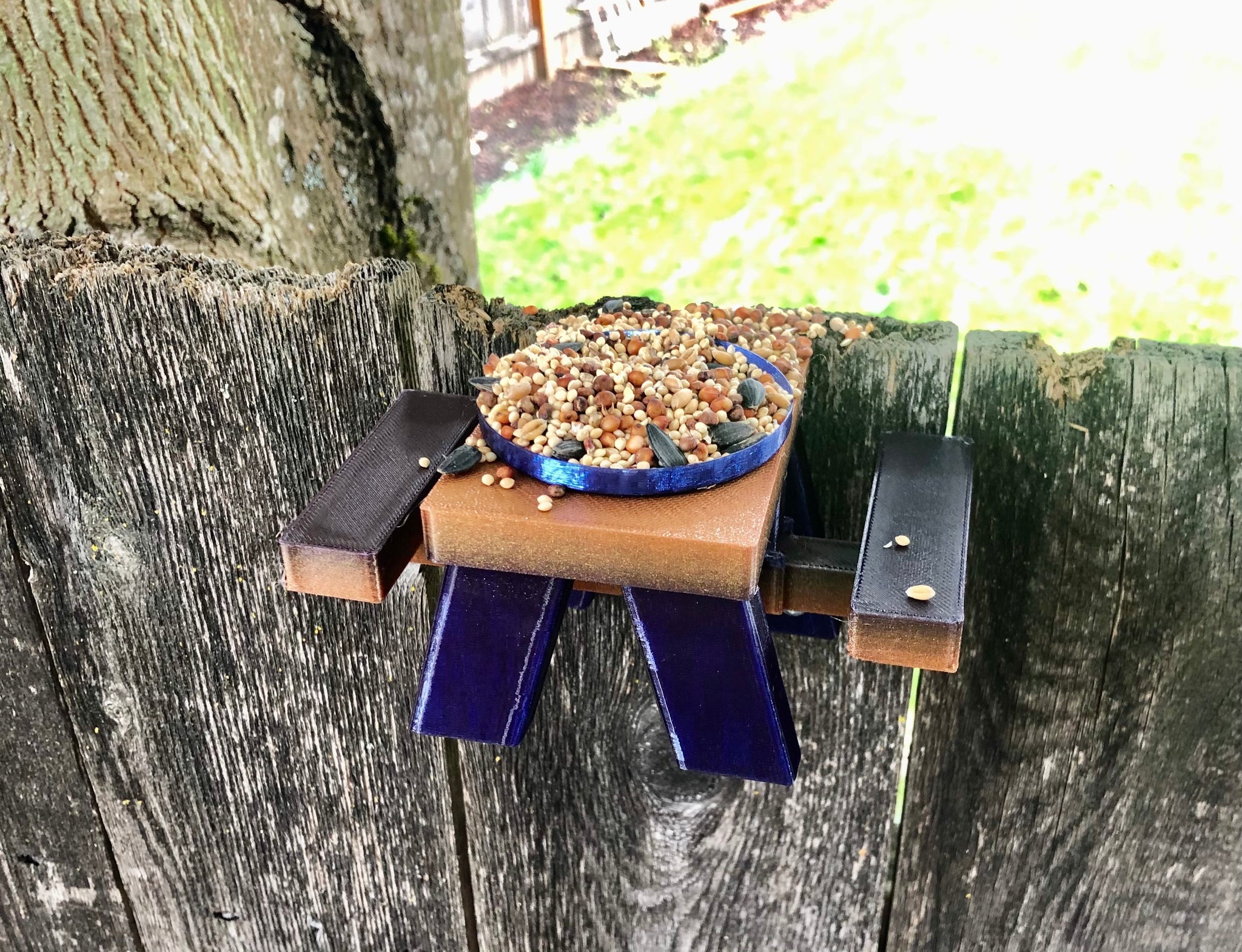 Squirrel Feeder Picnic Bench – Fence Mount