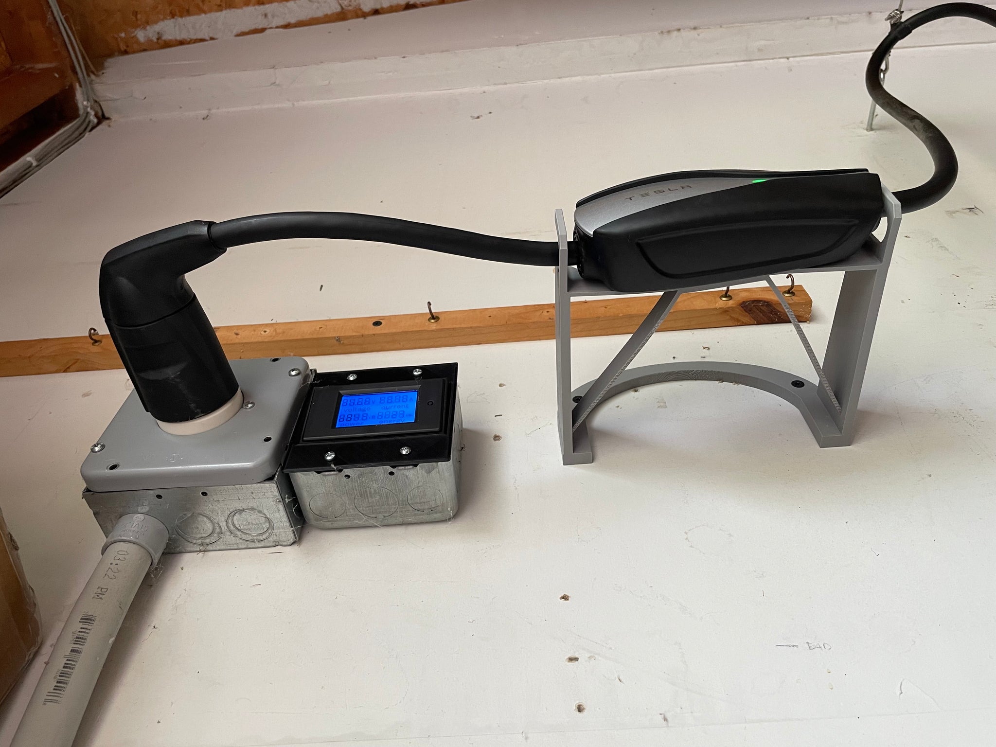 Tesla UMC Wall Mount – Clean Charging Storage