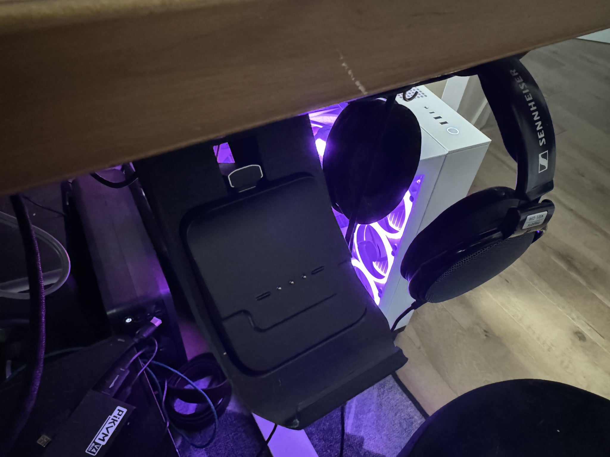 Xbox Elite Controller Under-Desk Charging Mount