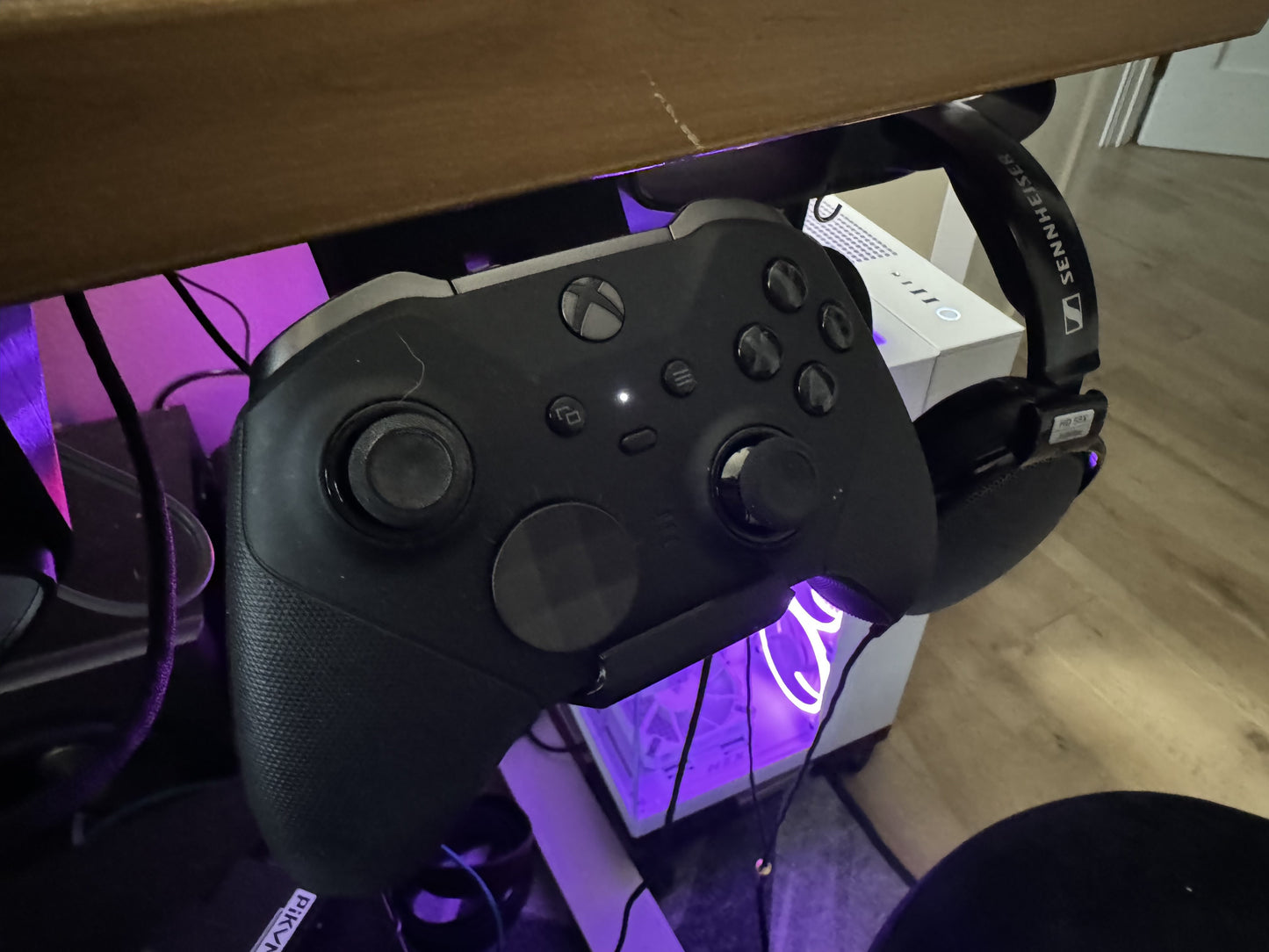 Xbox Elite Controller Under-Desk Charging Mount