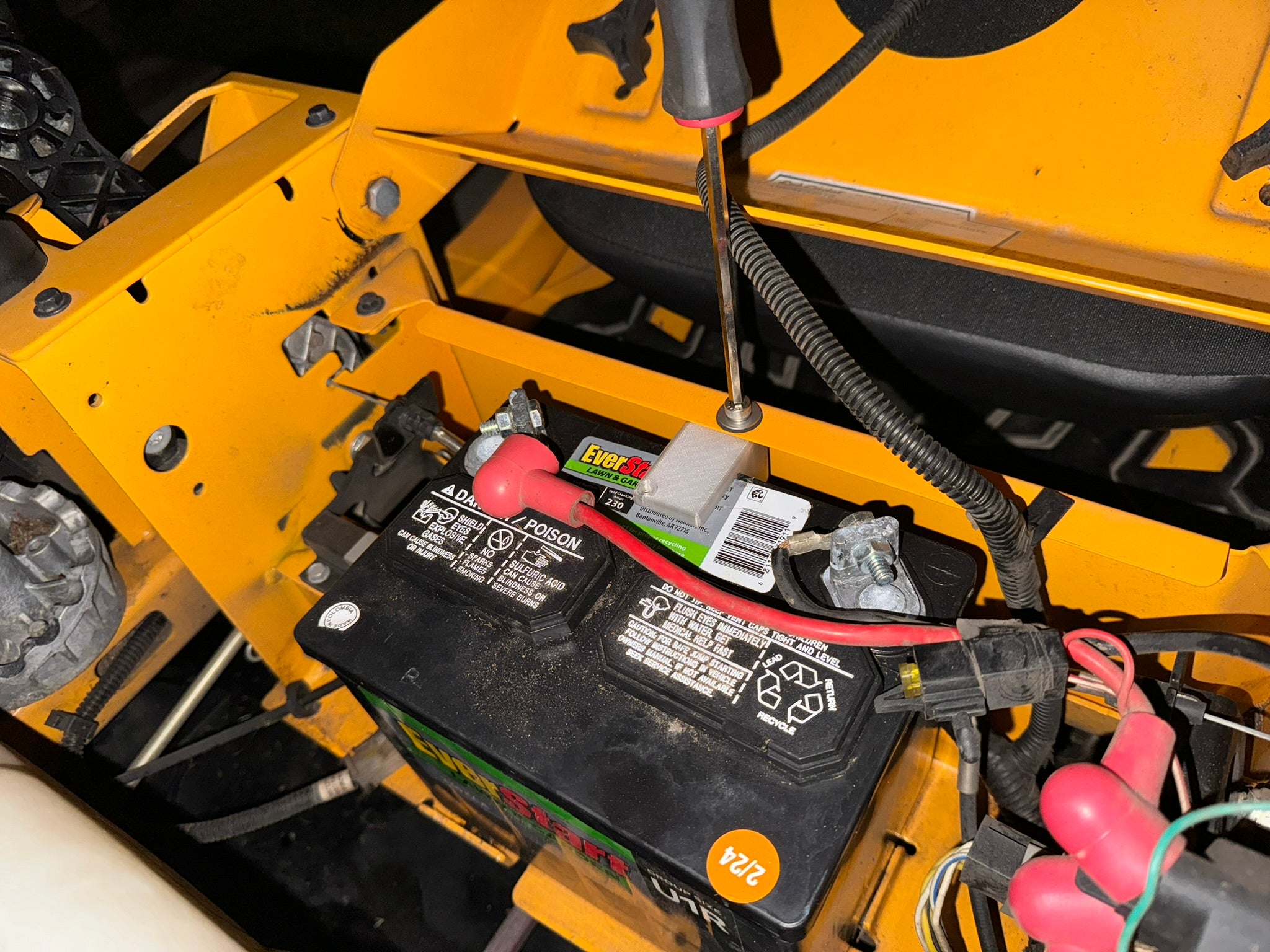Cub Cadet ZT1 ZT2 Battery Cam Lock Mount Replacement