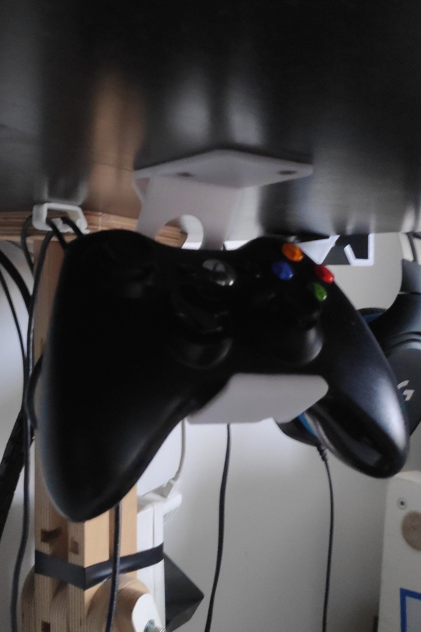 Xbox Controller Under-Desk Holder – Tidy Gaming Setup