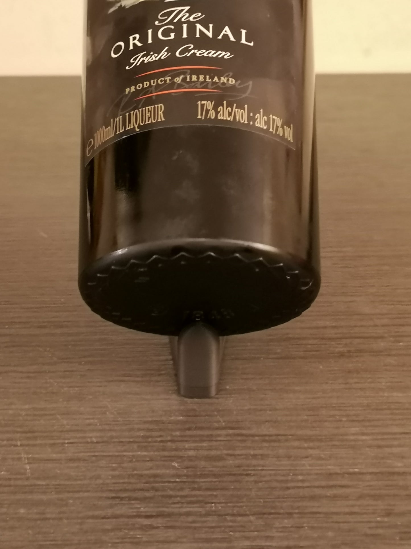 Wine Bottle Display Stand – 35° Angle, 2 Sizes