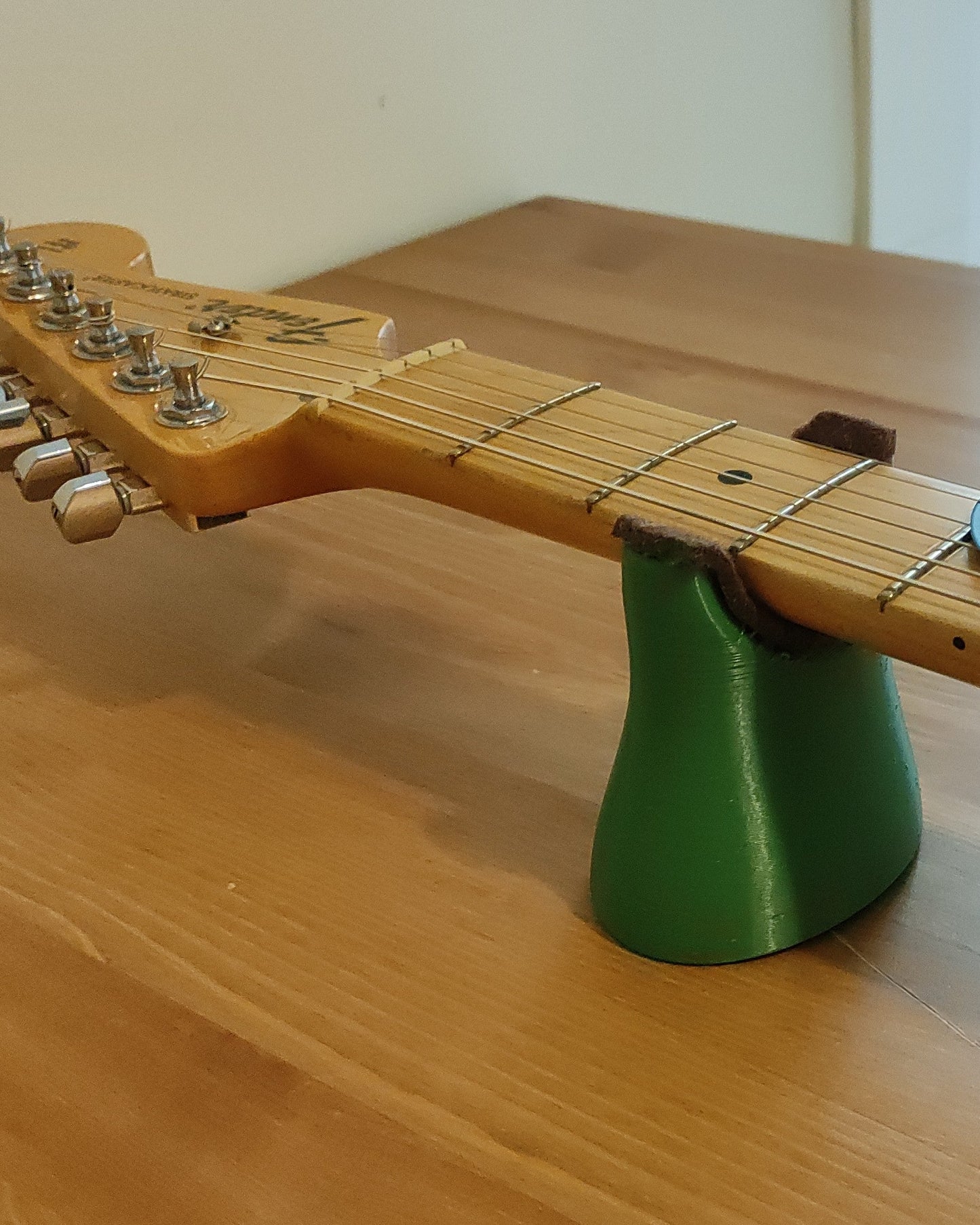 Electric Guitar Neck Support – Strat Optimized