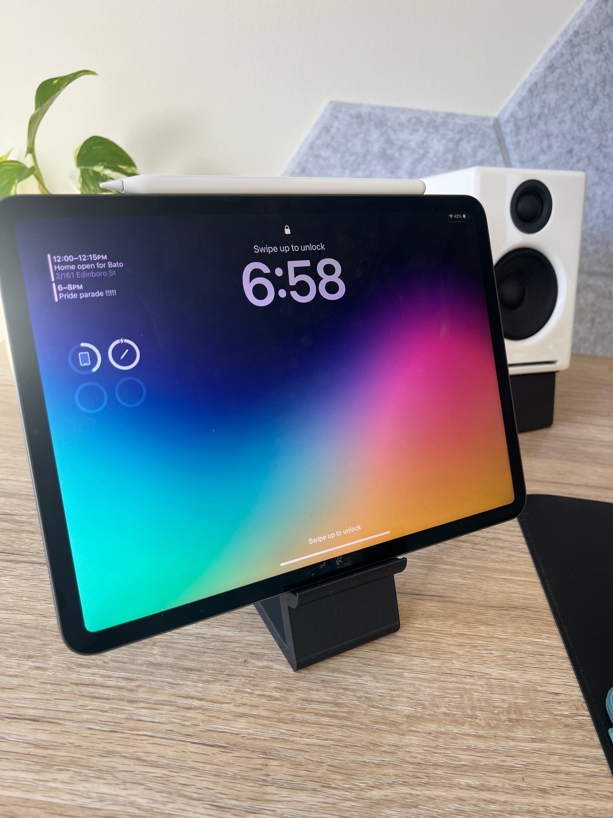 Phone & Tablet Stand for iPhone and iPad
