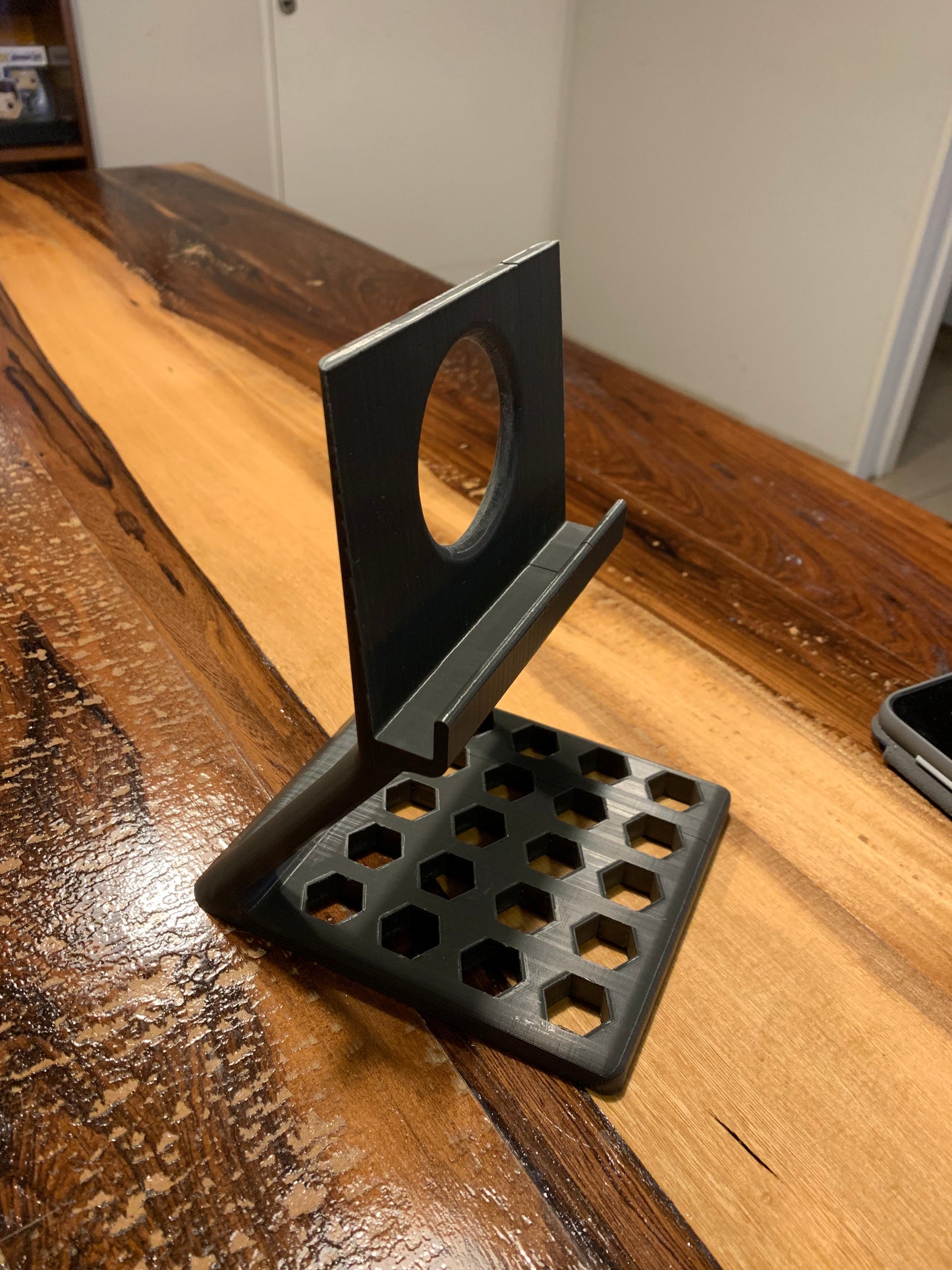 iPad Stand – Convert Your iPad Into a Desktop Monitor