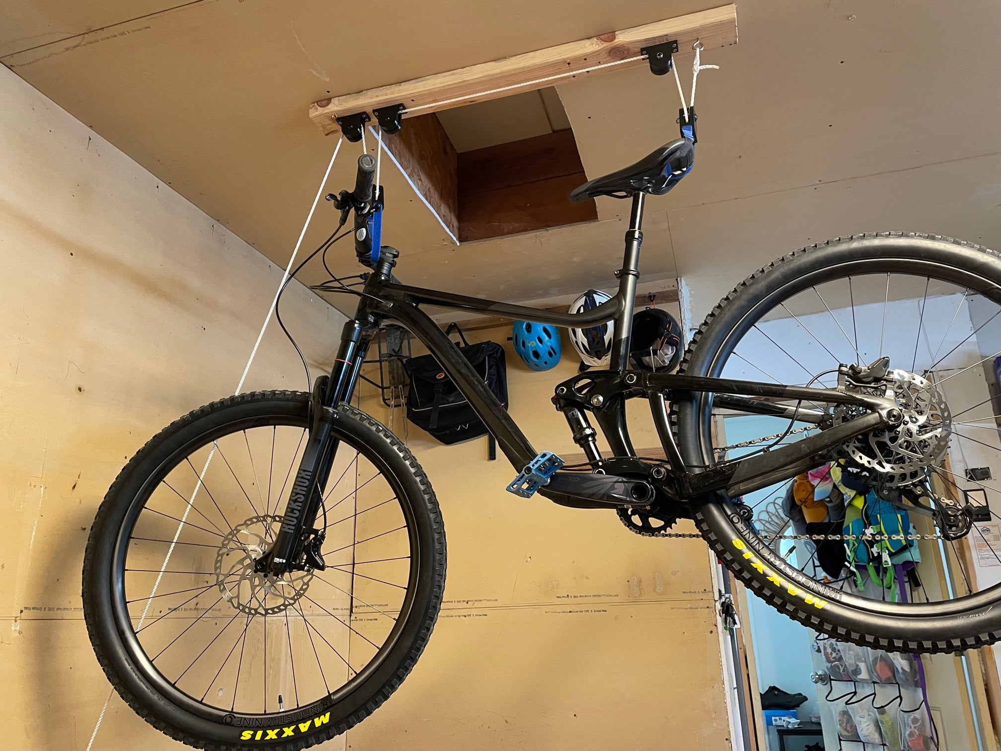 Bike Storage Pulley Lift – Garage Hoist