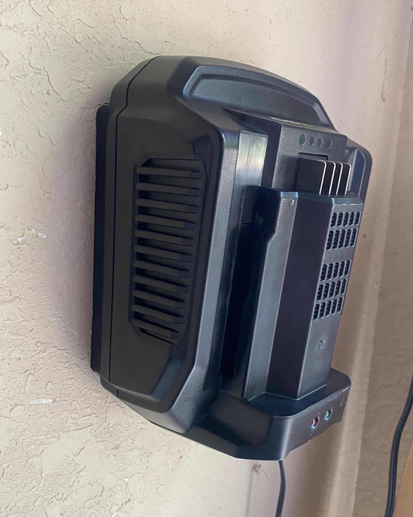 EGO Batteriehalter – Wandmontage