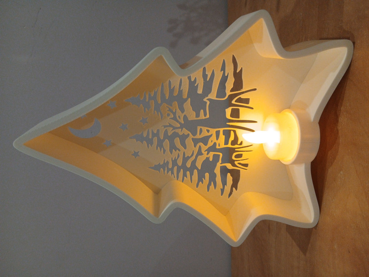 Weihnachtsbaum-Teelichthalter mit Waldszene und Rentieren
