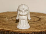 Stilisierte Figur der Jungfrau Maria für die Weihnachtskrippe