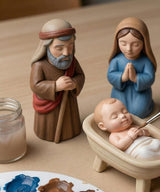 Weihnachtskrippe mit Josef, Maria und Jesuskind