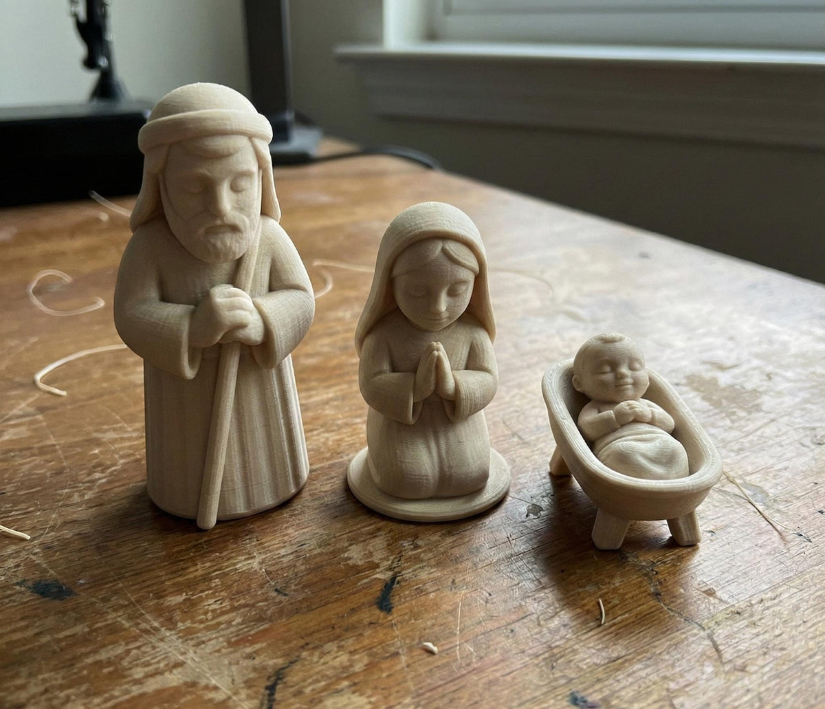 Weihnachtskrippe mit Josef, Maria und Jesuskind