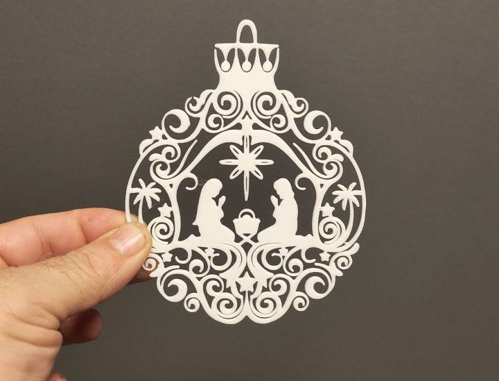 Weihnachtskugel mit Krippenmotiv