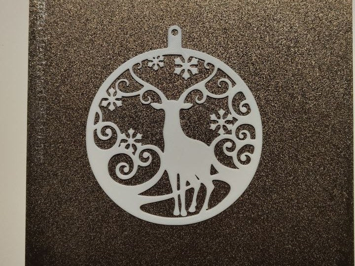 Flache Weihnachtskugel mit Rentiermotiv