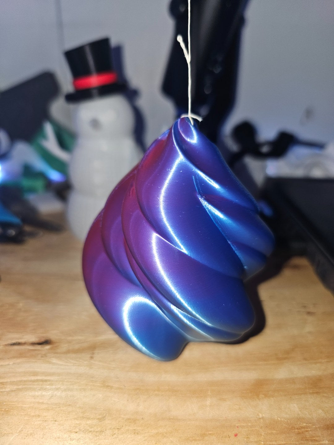 Gedrehte Weihnachtskugel in Spiralform