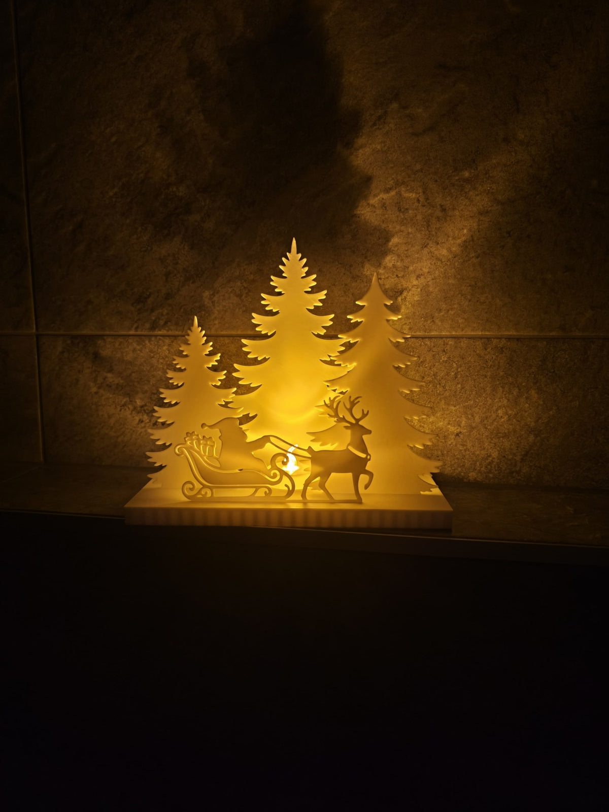 Weihnachtslandschaft für LED-Teelichter mit Tannen und Rentieren