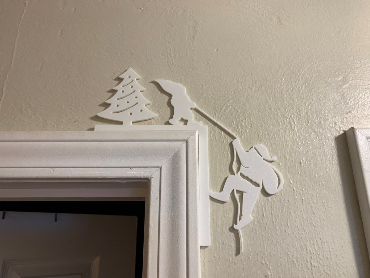 Weihnachtsmann-Figur für den Türrahmen – klettert in der Ecke