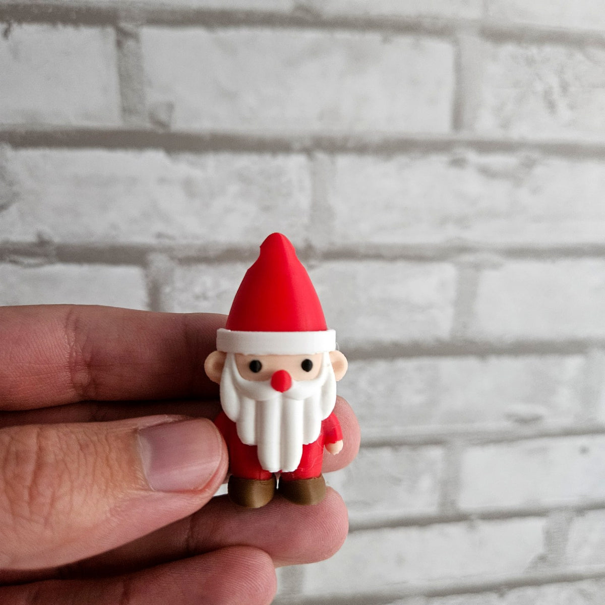 Süßer Weihnachtsmann als Schlüsselanhänger mit Loch in der Mütze
